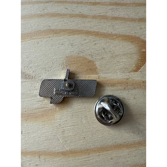 Washington Capitals NHL Official Licensed Lapel Pin - Picture 3 of 5